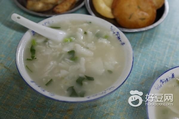 【春之味】菜场里寻小吃锅边糊和油饼