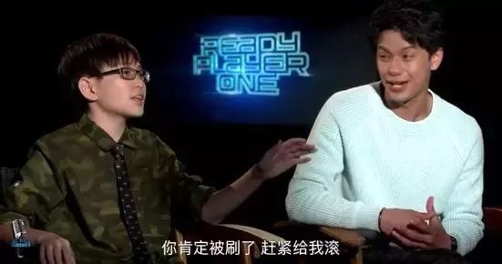 文丨S-jia 豆瓣评分高达9.2的《头号玩家》大家都看了吗? 《阿凡达》十年之后斯皮尔伯格回归作品,奇幻的3D特效,游戏CG般的电影质感,看得小懂我也很是过瘾啊! 据说电影里有一百多个彩蛋! 小懂我这个脑子看电影的时候还真的木有发现这些暗线,准备二刷的时候再仔细地看一下~ 不过除了炫酷的特效CG效果,小懂印象最深的就是电影里的两位亚裔小哥哥修和大东了。 看完电影回来发现好多人也都对他们印象很深啊~ 不仅我们中国的网友喜欢,在美国也收获了不少影迷 毕竟在好莱坞电影中看到新鲜的亚裔面孔还是