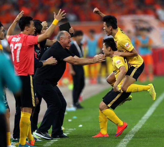 恒大迎冠军点斯帅超里皮创历史 悟空问答:谁配