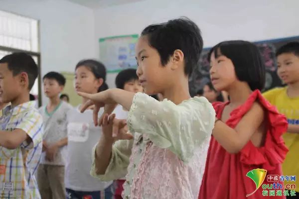 湖南一师学子关爱留守儿童,炎炎夏日传递爱与