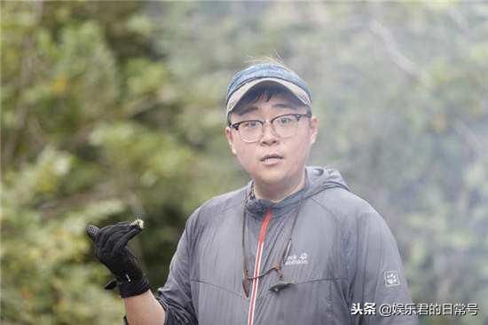 4岁与释小龙搭档走红,母亲拿片酬投资失利,他