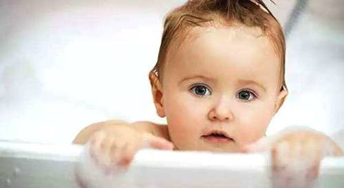 宝宝冬季洗澡三步骤,少了一环都会感冒发烧,一