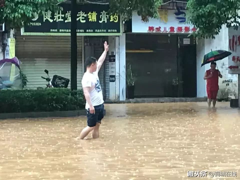 夜间降雨，清水江涨水，凯里岑巩个别街面被淹！