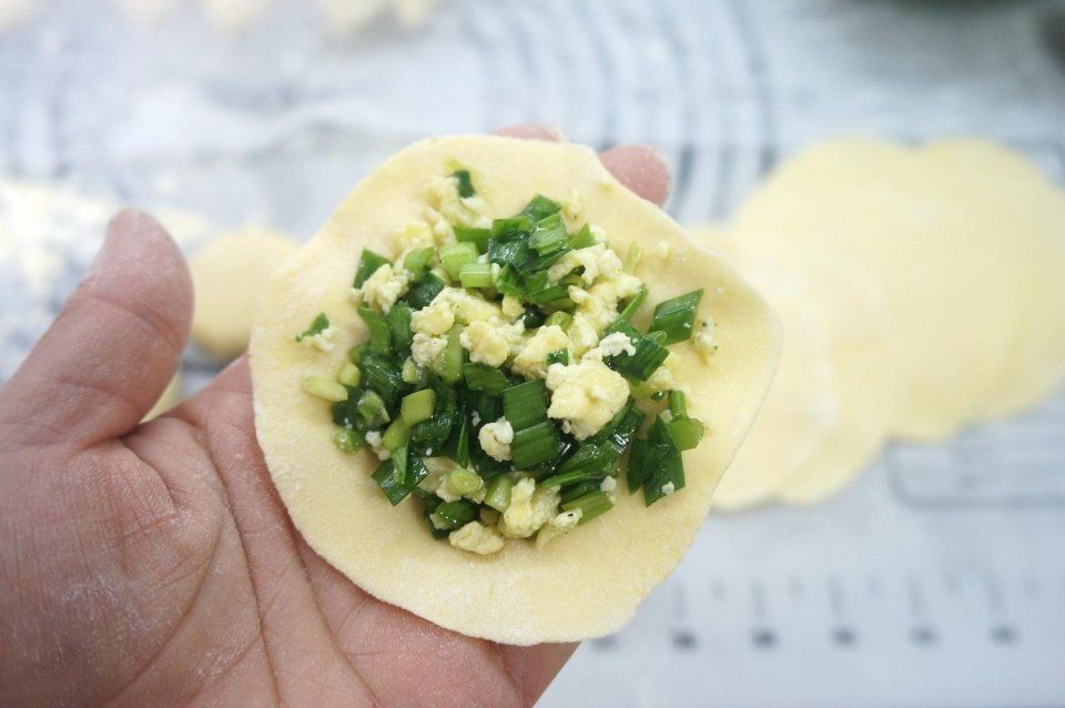 别再拿玉米面蒸窝头了,做一锅冰花煎饺,补钙降血压,女人吃减肥