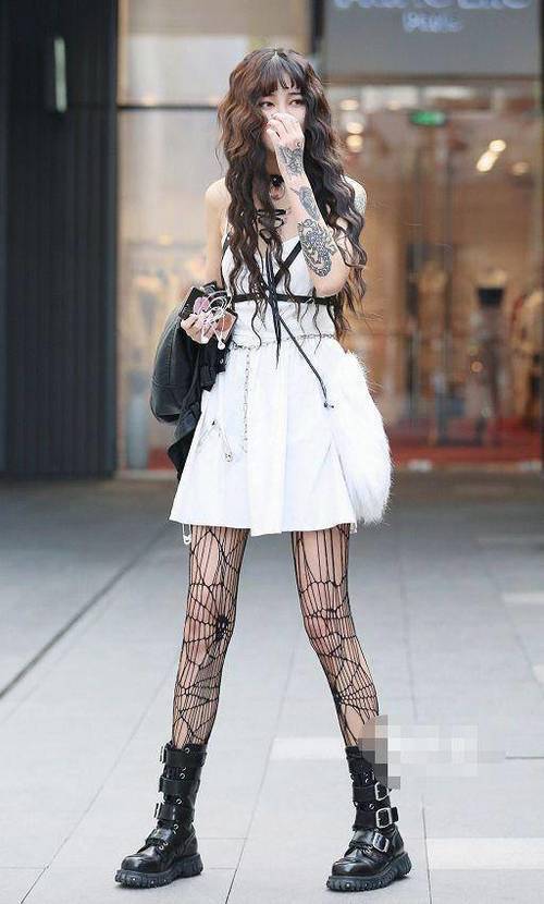 女生穿的长筒丝袜 t01452f894ecf22b50e.jpg