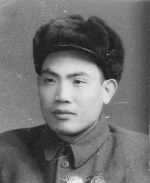父子皆是大军区副司令,一少将一中将,孩他妈更传奇! 白金会棋牌手机版