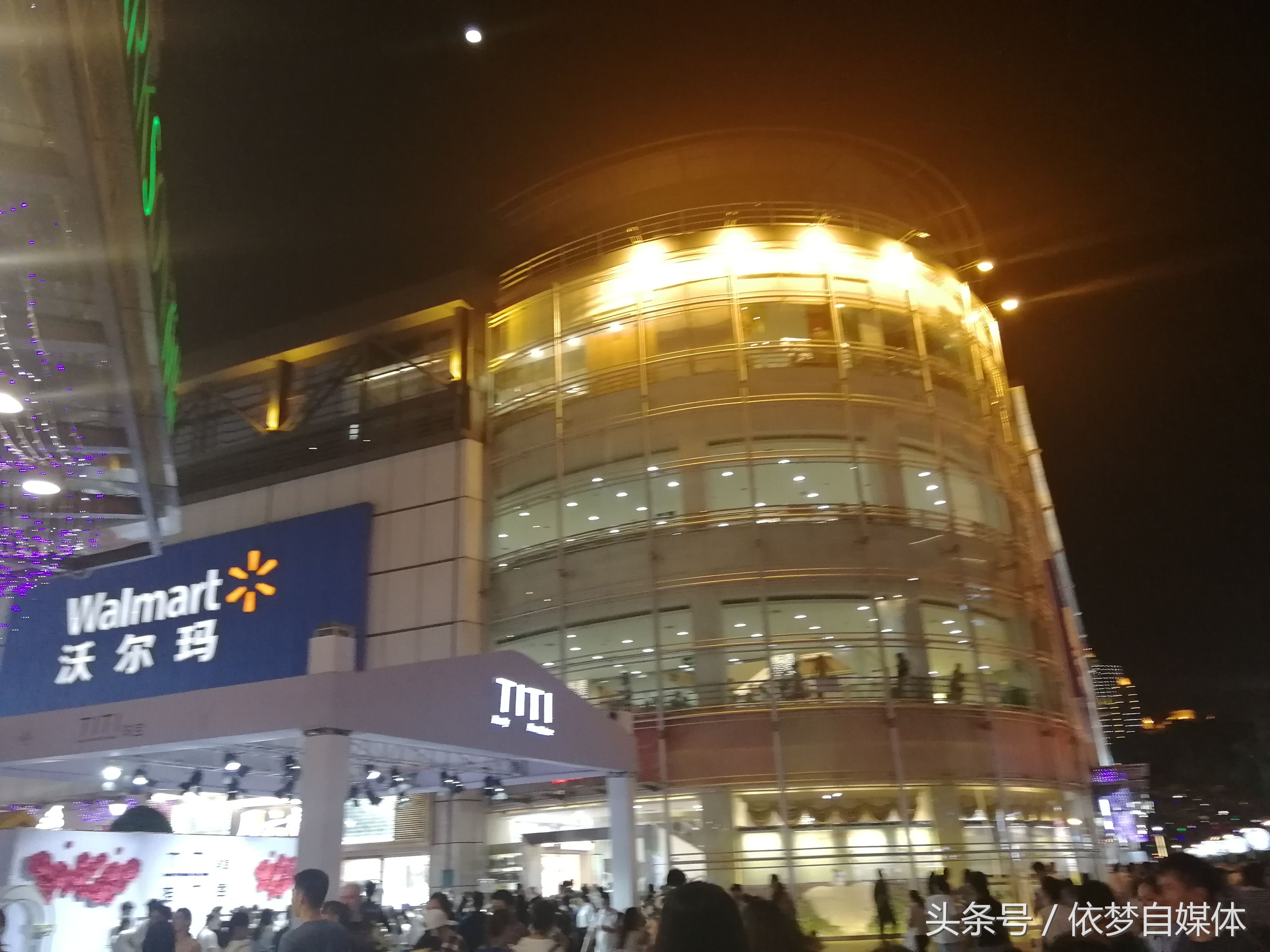 南宁朝阳商业街区，夜晚景色