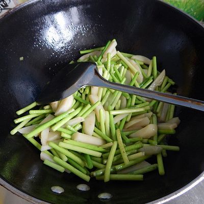 耗油蒜苔炒土豆丝