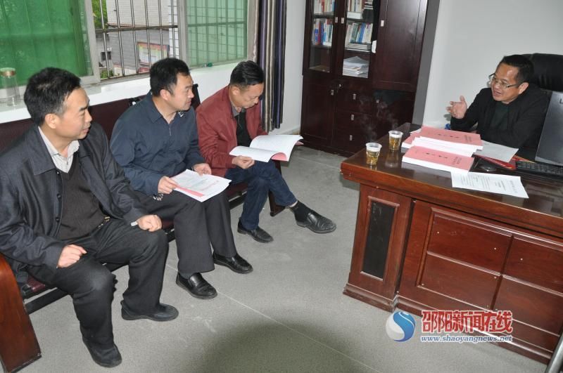 县纪委督导新宁法院扫黑除恶工作