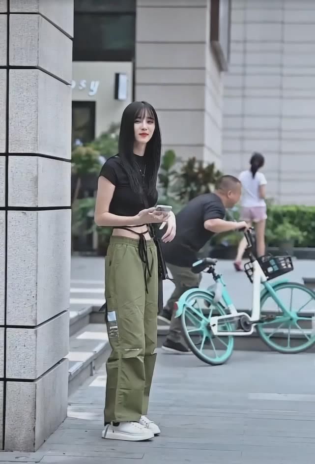 街头突然崛起一款裤子: 叫“抹茶裤”, 显瘦潇洒插图(5) 街头突然崛起一款裤子: 叫“抹茶裤”, 显瘦潇洒插图(5)