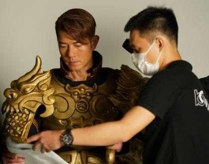 他因表情被熟知,娶富豪千金被嘲,婚后却住七a他因出来聊会表情图片图片