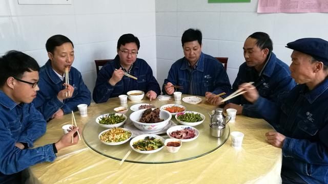 供电所里的年夜饭