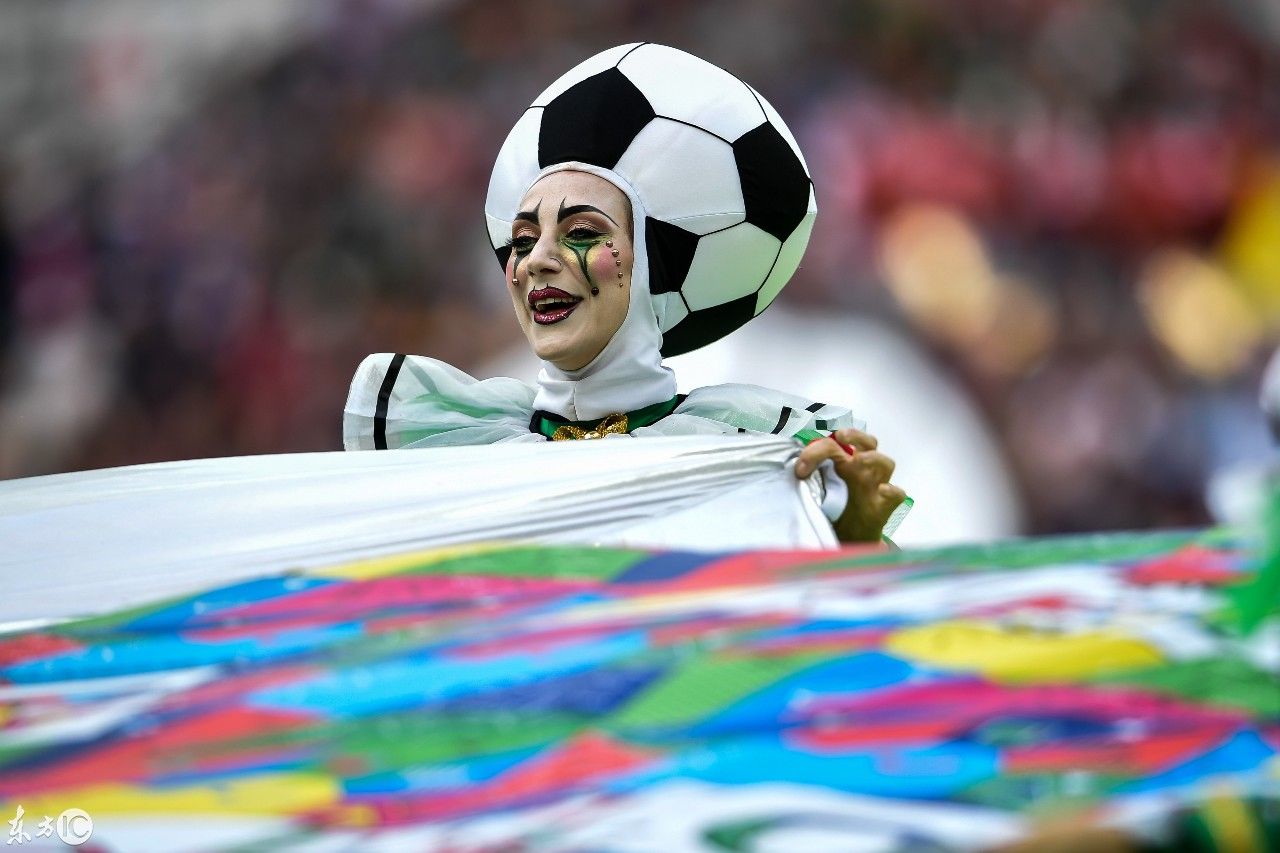 俄罗斯世界杯开幕式,充满足球元素与俄罗斯风