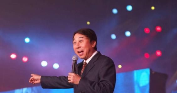 春晚搭档老师冯巩走红，2年后沦为阶下囚，他到底经历了什么？