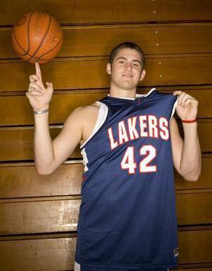 乐福当年到底有多胖?高中时扣碎篮板,原地不动