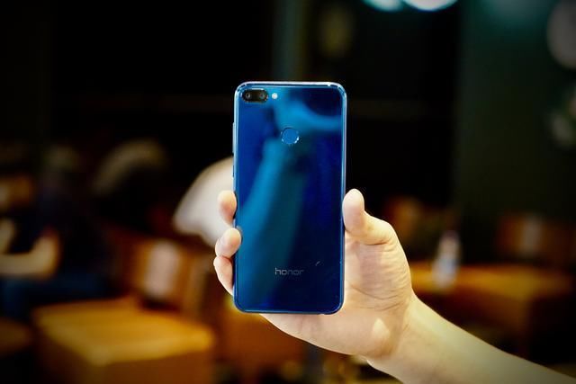 华为的千元实力派新机荣耀9i上手体验,你想要