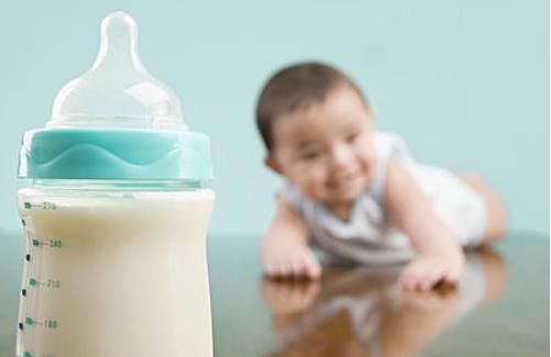 婴幼儿喝什么奶粉不上火,选对奶粉很关键