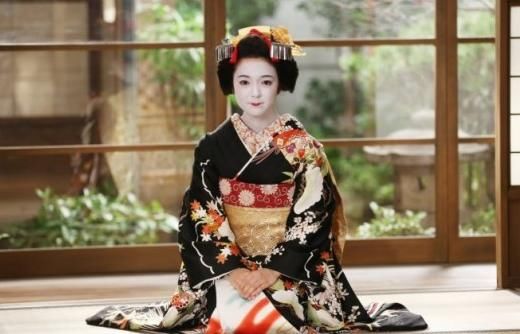为什么古代日本女人,穿和服不穿内衣?