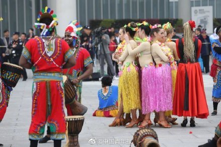 北京世园会打开多彩大门