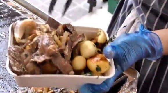 原来在国外也能吃到这么美味的小吃，1份2个人吃都能吃饱份量很足