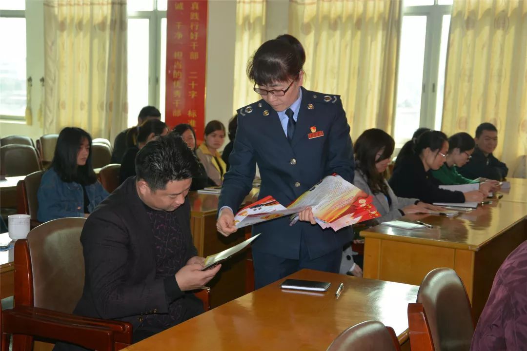 东田镇举办落实减税降费政策培训会