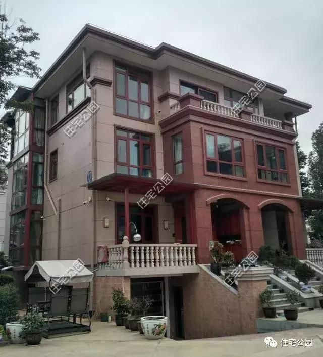 兄弟齐心农村建双拼别墅,这么房子和环境,城里人真要羡慕坏了!