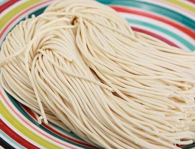 面条别只煮着吃,家庭炒面条,荤素搭配营养全,饭