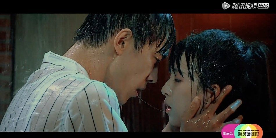 小彩旗和晏紫东的拔丝之吻太惊艳，王思聪点赞表示佩服