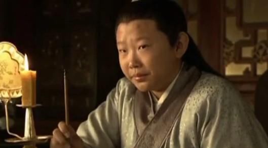 不老童星侯祥：18岁出道，演11年儿子，与妻子同框像母子