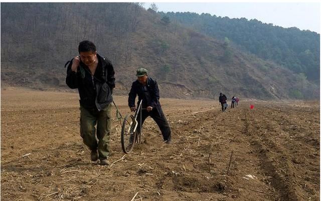 2018年开春后，农民要“上交”的这两种费用，不用缴纳了