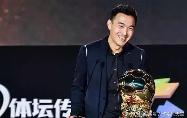 国足队长:我要杀入下一届世界杯,球迷:白斩鸡请