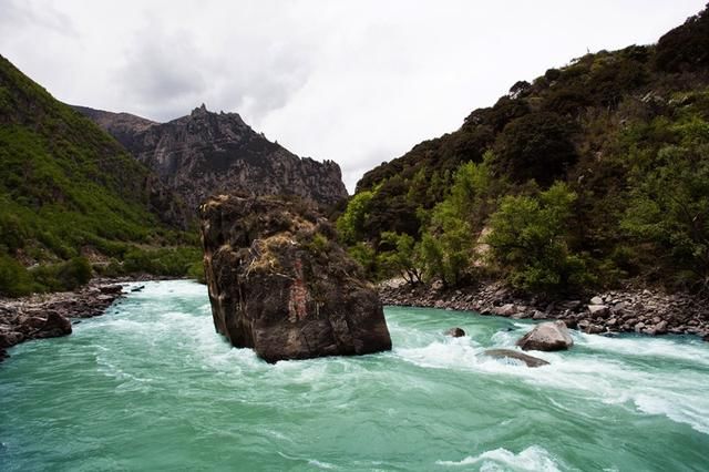 追着磕长头的脚步，走进眼睛的天堂