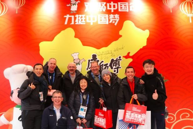 冬奥期间大家爱吃中国面条 各国名将和奥委会官员都来品尝