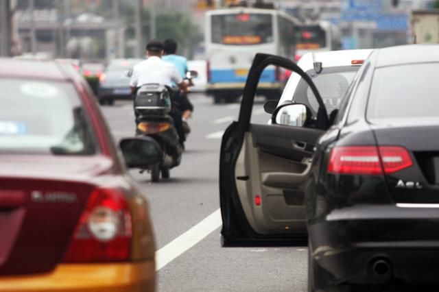 拿上驾照在实习期电子违章就扣了12分,该怎么