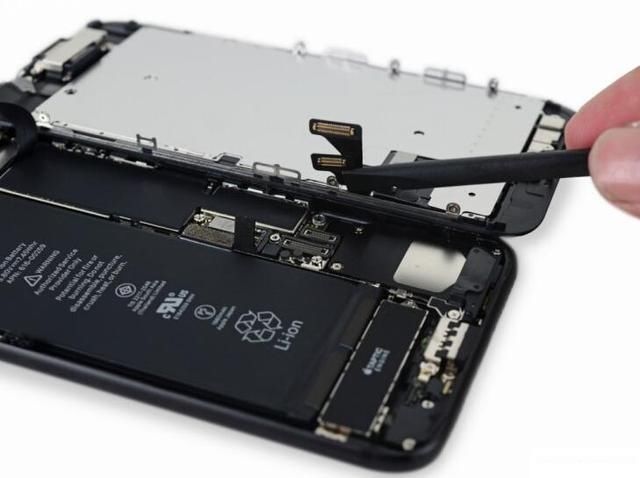 为什么苹果手机电池容量都比较小?答案在这里