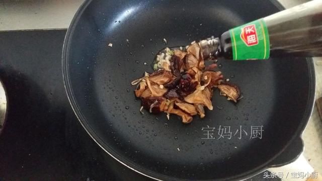 这菜抓一把炒一盘，鲜美到舔盘，降三高还减肥，春天吃尤其好