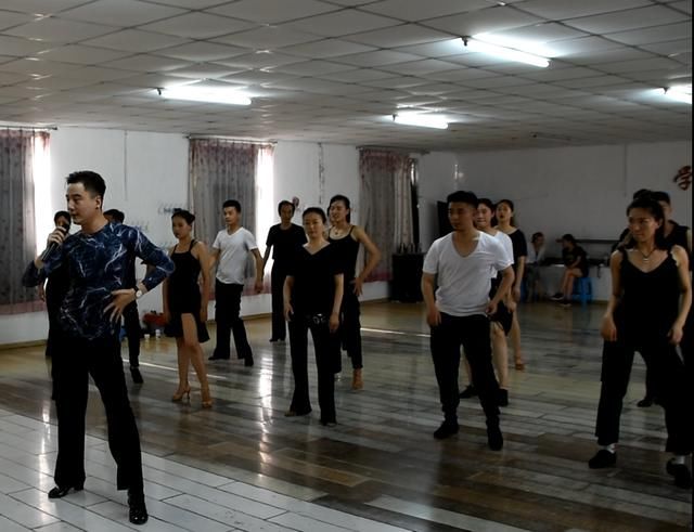 2018菏泽市体育舞蹈协会舞蹈教师培训班成功
