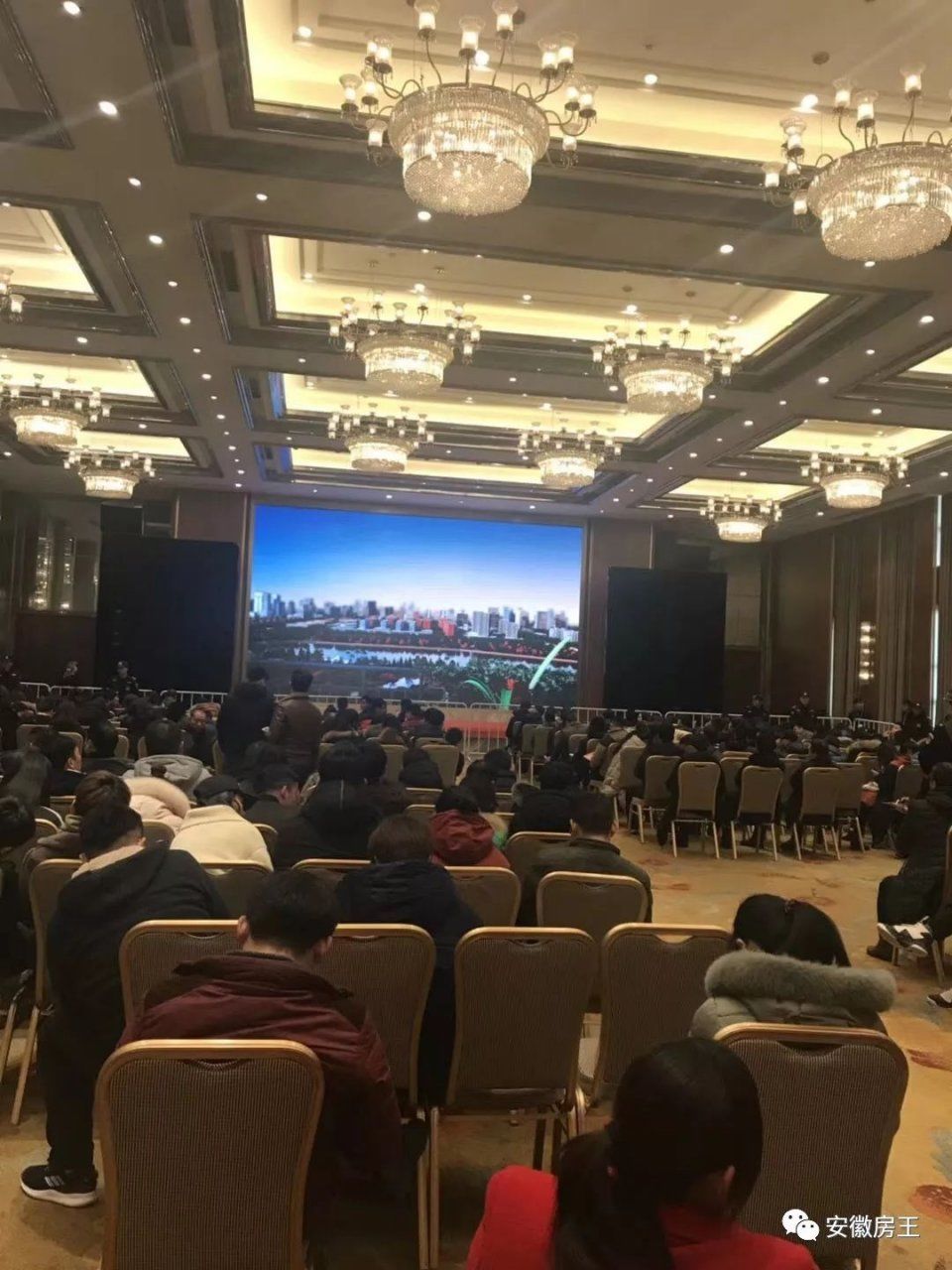 千人抢房还“打架”,杭州火了!市场分化买房难,合肥买房这5大问