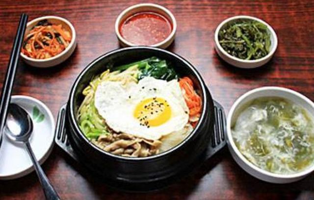 韩国人辣白菜宴,吃出白菜新高度,腌好直接开