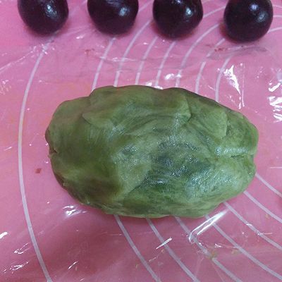 抹茶豆沙桃山月饼