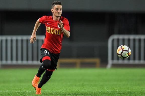 辽足外援中甲首秀头部遭飞踹 左耳损伤缝合10