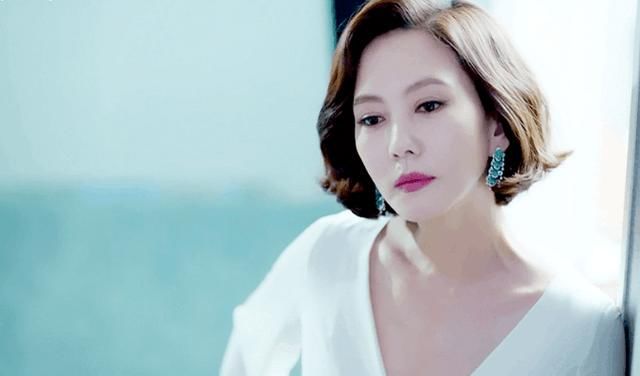 爆红韩剧女主47岁演主播气场爆棚!还在演少女