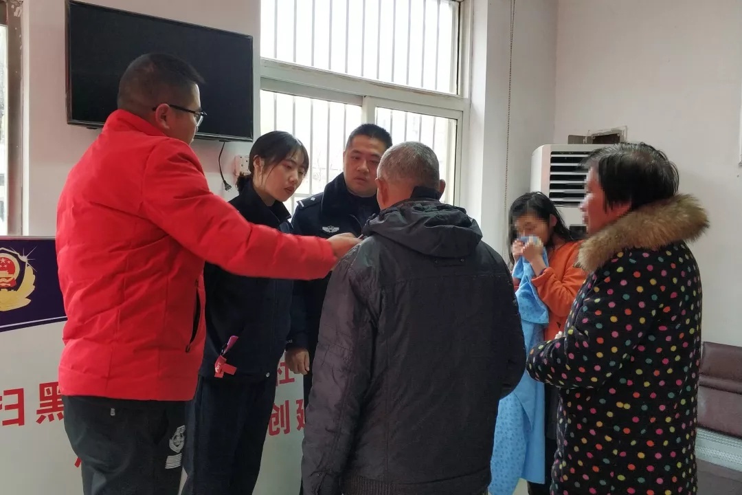 泗阳妙龄小女孩跳河轻生 警民联合接力救助