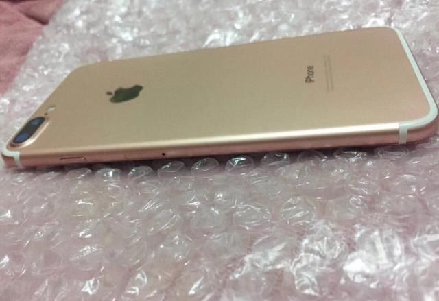 网友贪便宜两千块入手充新成色iPhone 7P，到手之后他哭了