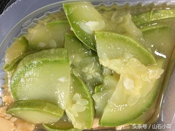 一盒外卖9.4元,米饭、土豆牛肉、豆腐、西葫芦