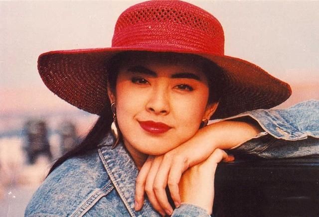 1990年王祖贤在北京天安门广场旧照曝光,赞美