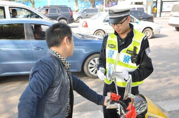 C1驾照和摩托车二证合一,但规定却让车主很难