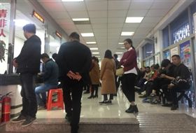 网传新规将实施车主扎堆处理“罚单” 石狮交警辟谣