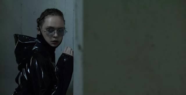 没近视的人戴的眼镜