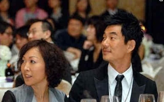 潘长江的老婆长什么样子 t014ce781b44cbb1e0b.jpg